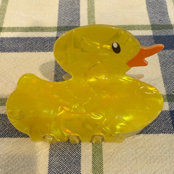 Ducky Hair Claw - Picture 2 of 2